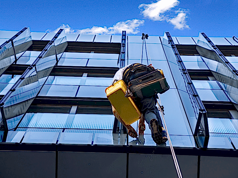 Dış Cephe Cam Temizliği